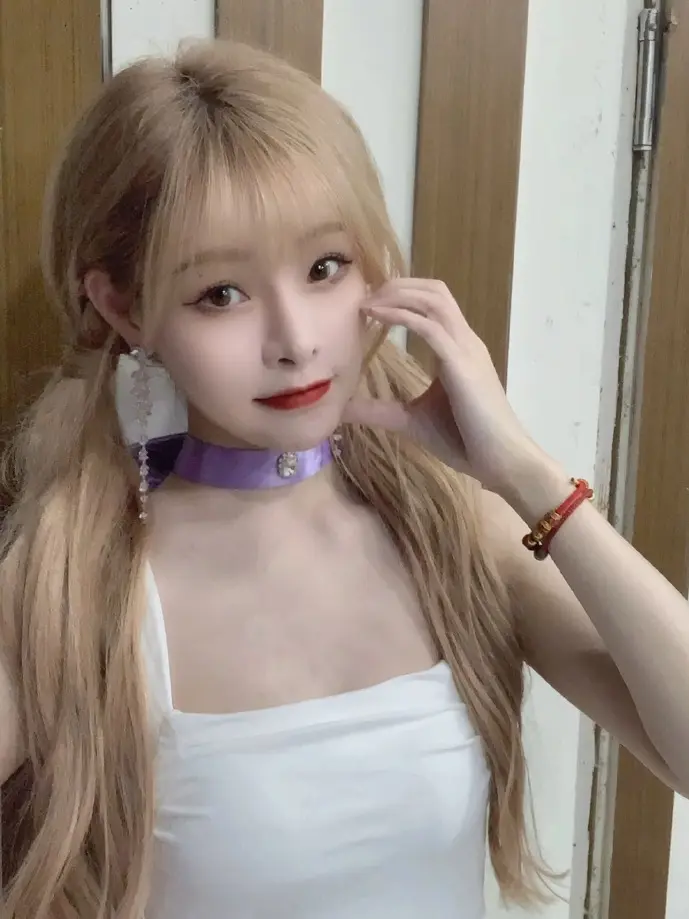 民谣音乐人街头表演